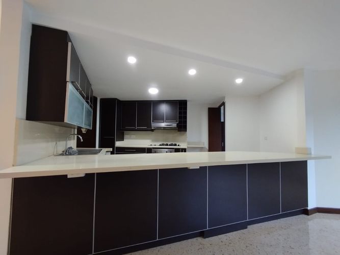 Apartamento de 3 alcobas en arriendo en La Aguacatala, Medellín, 280 m² · foto 10 de 20
