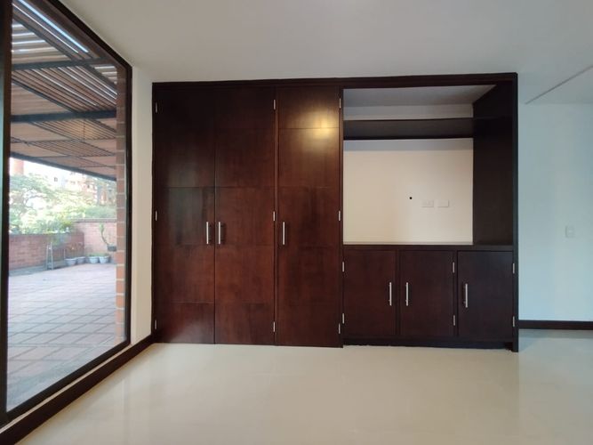 Apartamento de 3 alcobas en arriendo en La Aguacatala, Medellín, 280 m² · foto 15 de 20