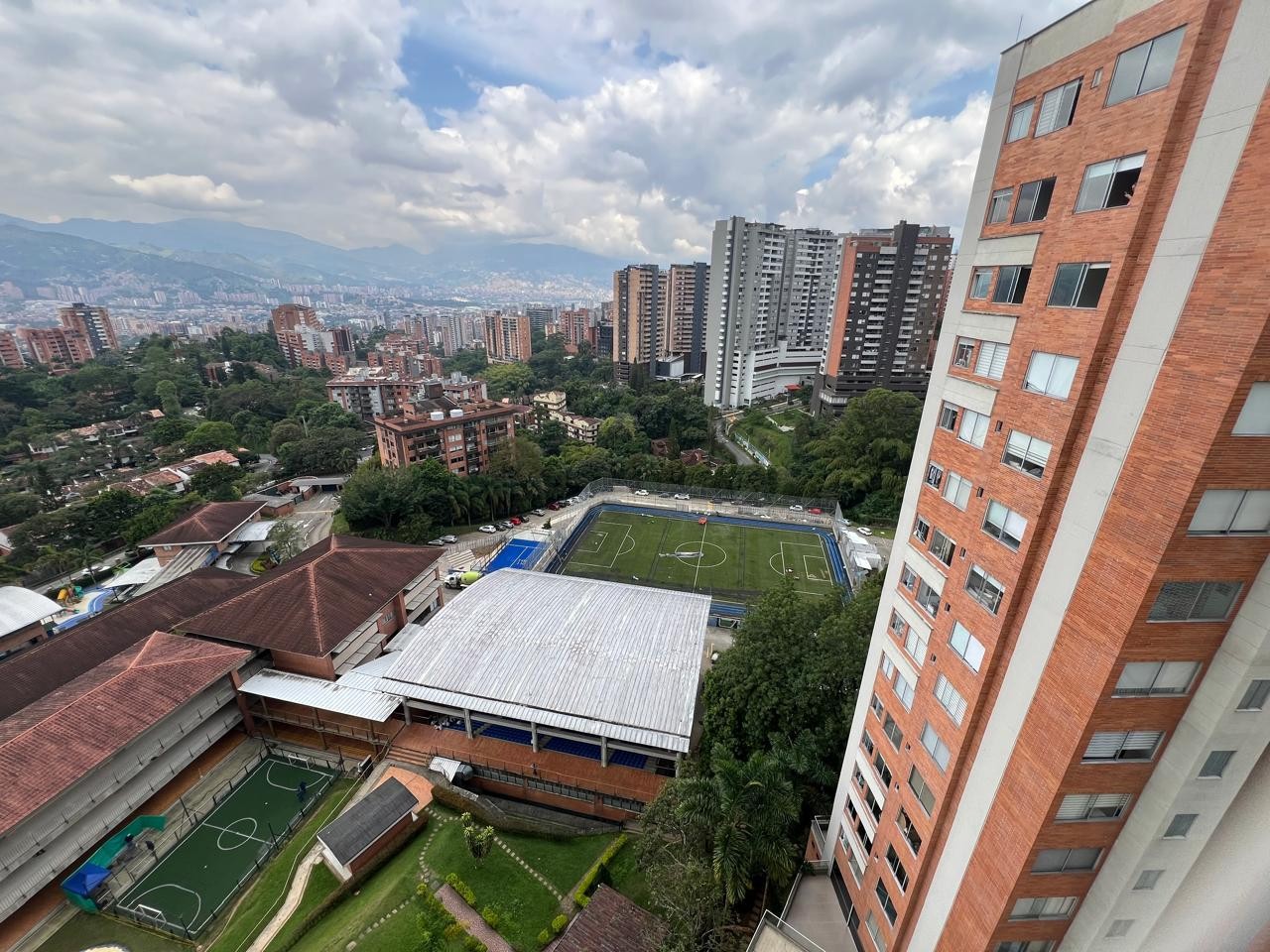 Apartamento en venta en Loma Del Chocho, Envigado · foto 9 de 24