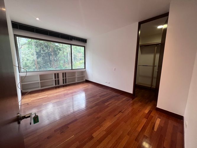 Apartamento de 3 alcobas en arriendo en Altos Del Poblado, Medellín, 310 m² · foto 9 de 20