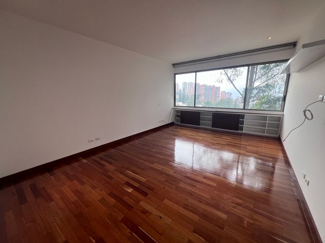 Apartamento de 3 alcobas en arriendo en Altos Del Poblado, Medellín, 310 m² · foto 10 de 20