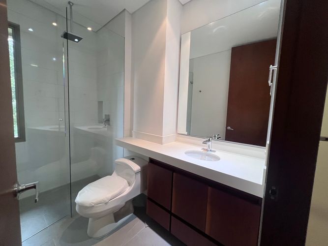 Apartamento de 3 alcobas en arriendo en Altos Del Poblado, Medellín, 310 m² · foto 16 de 20