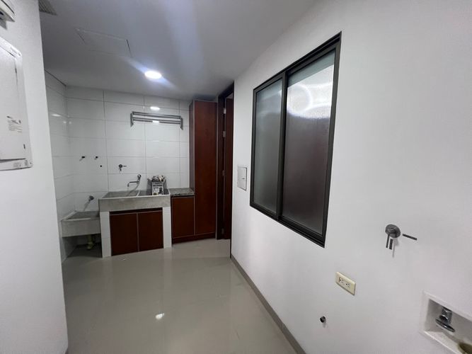 Apartamento de 3 alcobas en arriendo en Altos Del Poblado, Medellín, 310 m² · foto 18 de 20