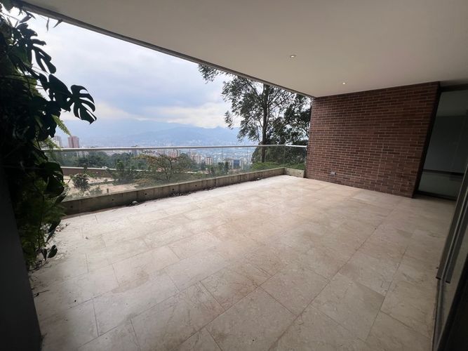 Apartamento de 3 alcobas en arriendo en Altos Del Poblado, Medellín, 310 m² · foto 19 de 20