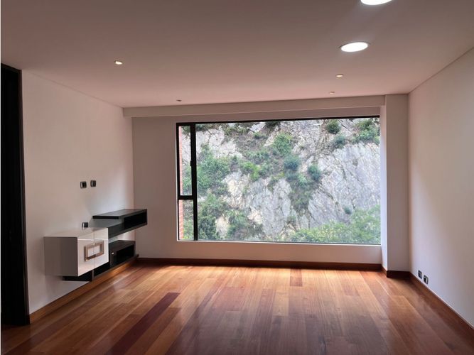Apartamento de 3 alcobas en venta en Santa Barbara, Bogotá, 373 m² · foto 2 de 24