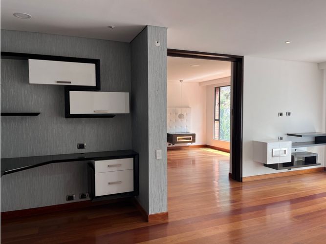 Apartamento de 3 alcobas en venta en Santa Barbara, Bogotá, 373 m² · foto 3 de 24