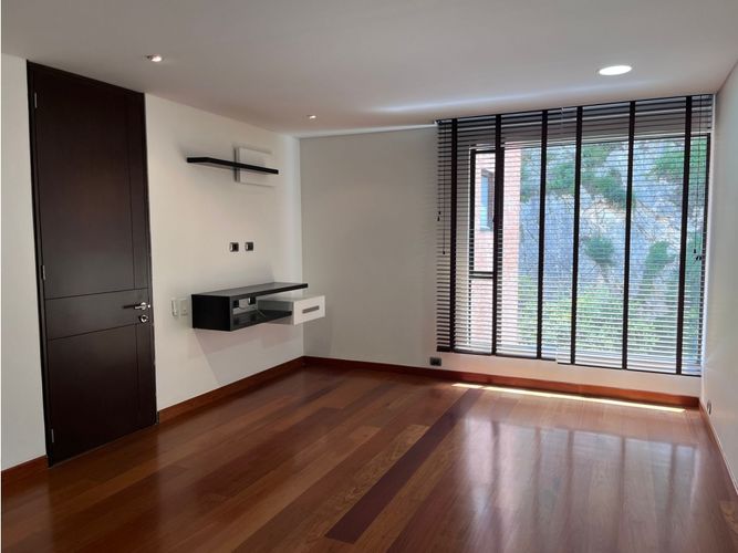 Apartamento de 3 alcobas en venta en Santa Barbara, Bogotá, 373 m² · foto 7 de 24