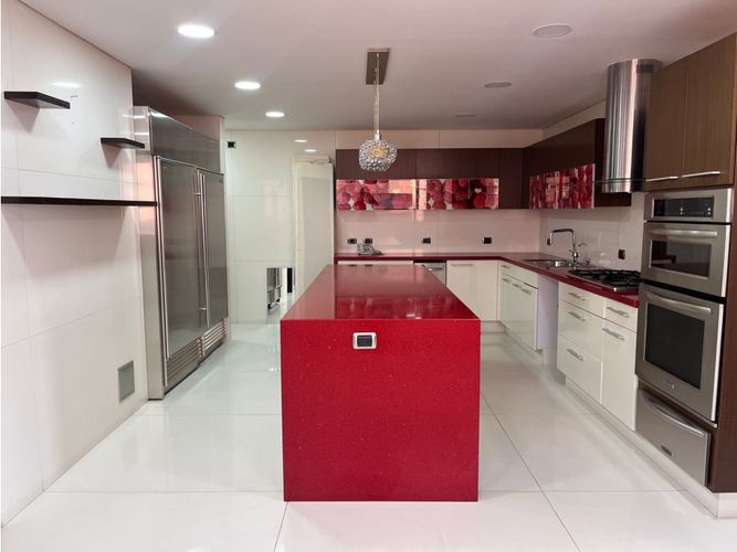 Apartamento de 3 alcobas en venta en Santa Barbara, Bogotá, 373 m² · foto 10 de 24