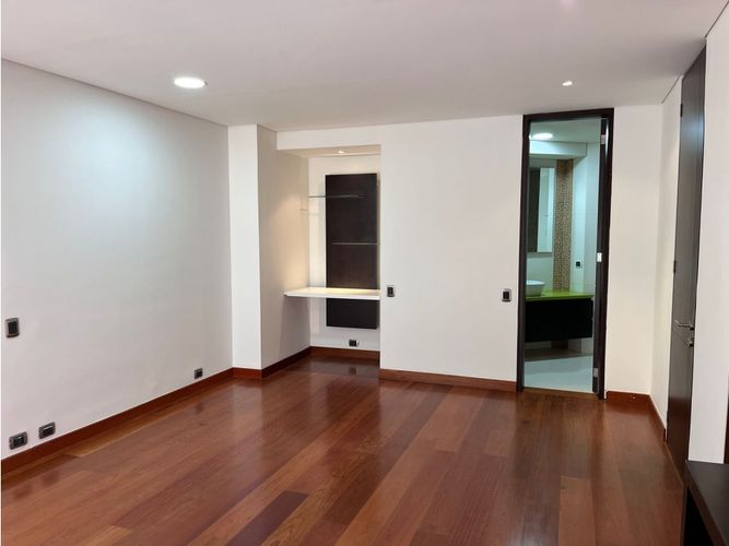 Apartamento de 3 alcobas en venta en Santa Barbara, Bogotá, 373 m² · foto 17 de 24