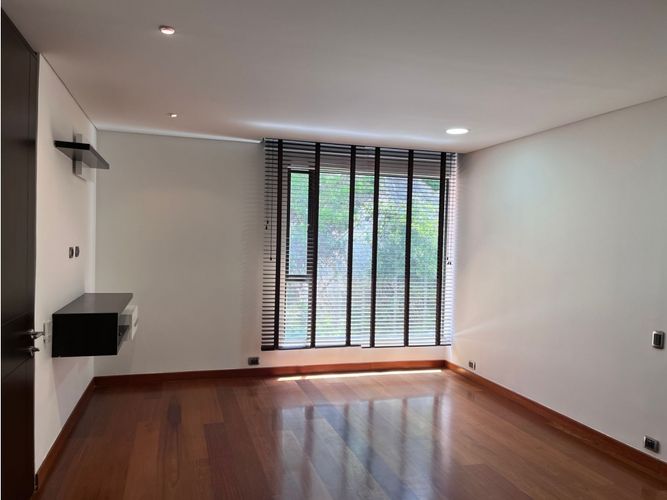 Apartamento de 3 alcobas en venta en Santa Barbara, Bogotá, 373 m² · foto 18 de 24