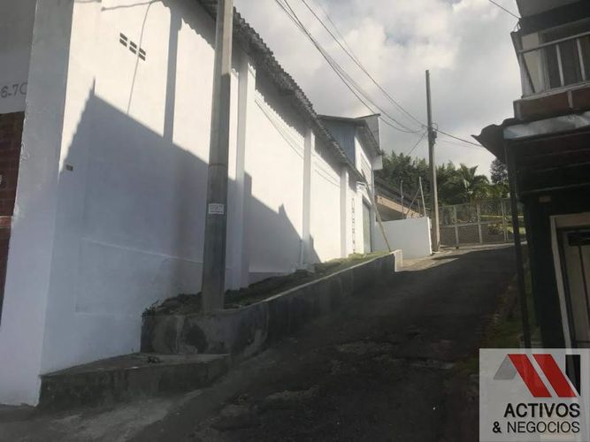 Bodega en venta en Cabecera Urbana San Cristobal, Medellín, 628 m² · foto 2 de 16