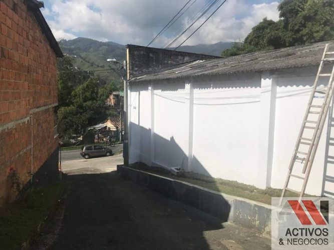 Bodega en venta en Cabecera Urbana San Cristobal, Medellín, 628 m² · foto 3 de 16