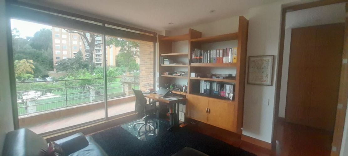 Apartamento de 3 alcobas en arriendo en Gratamira, Bogotá, 285 m² · foto 11 de 24