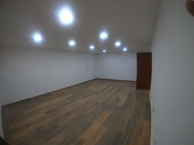 Casa de 3 alcobas en arriendo en Santa Barbara, Bogotá, 547 m² · foto 5 de 24
