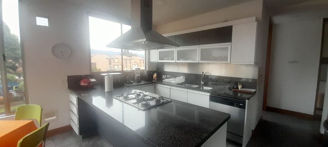 Apartamento de 3 alcobas en arriendo en Gratamira, Bogotá, 285 m² · foto 19 de 24
