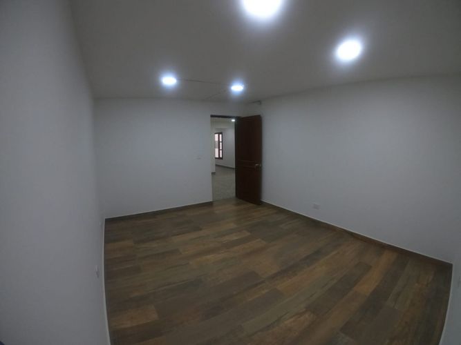 Casa de 3 alcobas en arriendo en Santa Barbara, Bogotá, 547 m² · foto 13 de 24