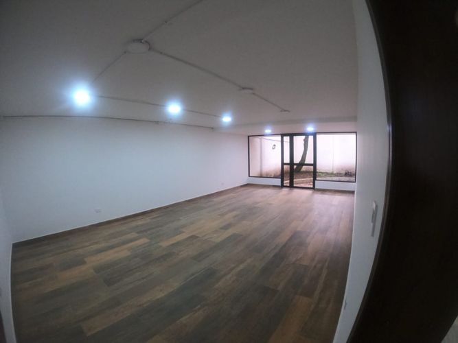 Casa de 3 alcobas en arriendo en Santa Barbara, Bogotá, 547 m² · foto 14 de 24