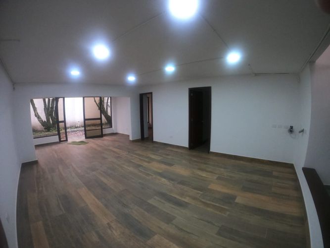 Casa de 3 alcobas en arriendo en Santa Barbara, Bogotá, 547 m² · foto 16 de 24
