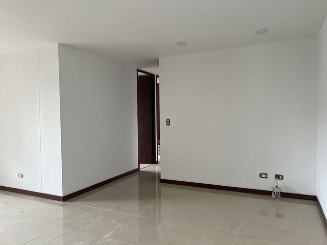 Apartamento de 3 alcobas en arriendo en Loma Del Esmeraldal, Envigado, 95 m² · foto 2 de 18