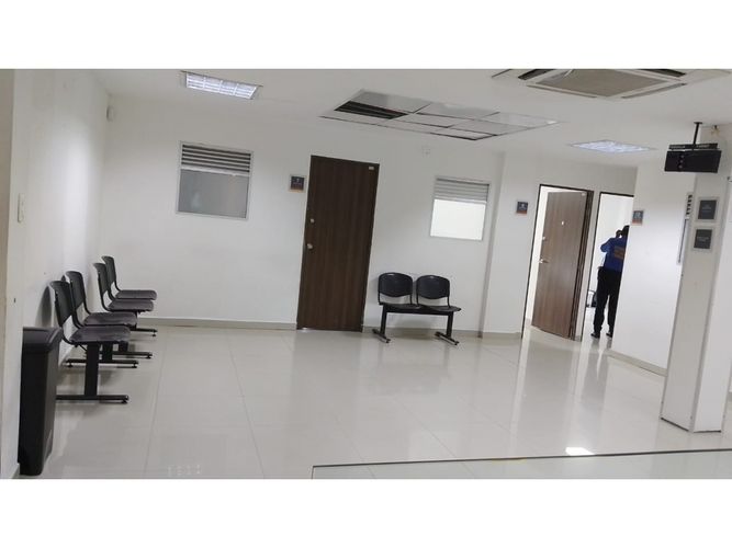 Local en arriendo en Estadio, Medellín, 500 m² · foto 2 de 24
