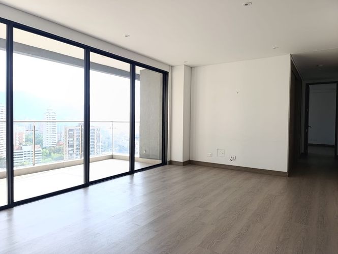 Apartamento de 3 alcobas en venta en El Poblado, Medellín, 124 m² · foto 2 de 19