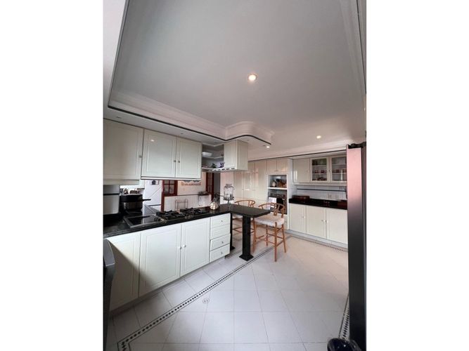 Apartamento en venta en Bosque De Pinos, Bogotá, 323 m² · foto 10 de 24
