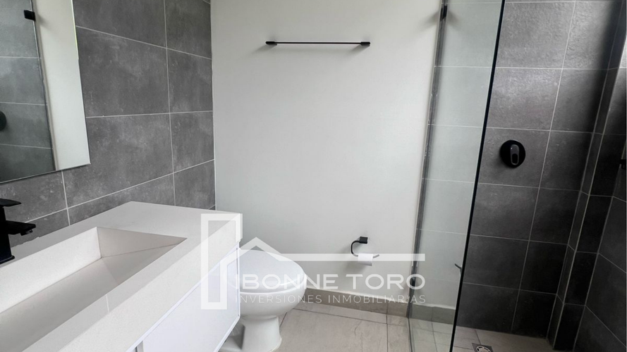 Casa de 6 alcobas en venta en Los Rosales, Manizales · foto 17 de 18