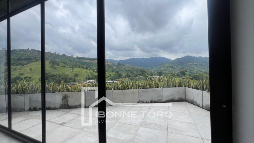 Casa de 6 alcobas en venta en Los Rosales, Manizales · foto 3 de 18