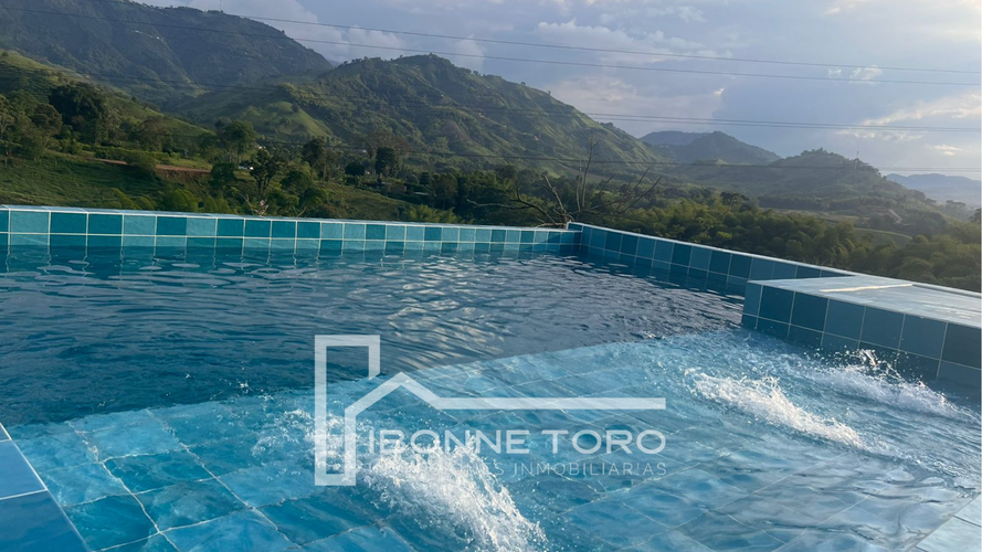 Casa de 6 alcobas en venta en Los Rosales, Manizales · foto 2 de 18