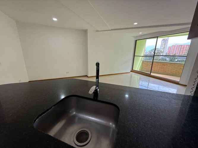 Apartamento de 3 alcobas en arriendo en Las Lomitas, Sabaneta, 110 m² · foto 7 de 24
