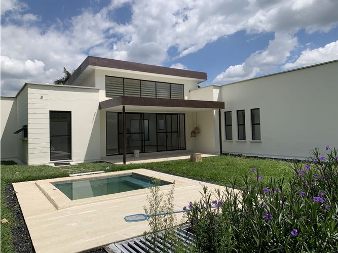 Casa de 3 alcobas en venta en Vía El Caimo, Armenia, 227 m² · foto 3 de 24