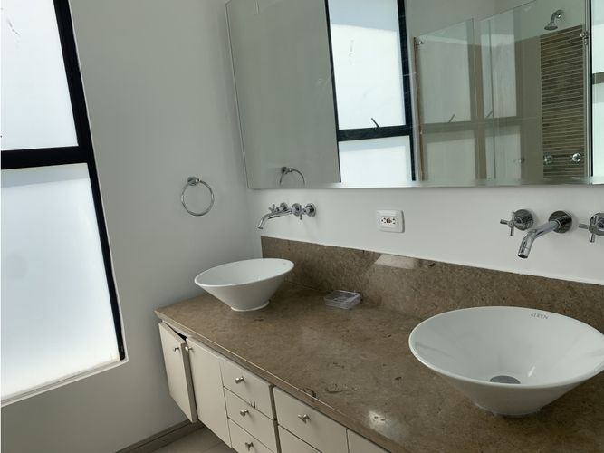 Casa de 3 alcobas en venta en Vía El Caimo, Armenia, 227 m² · foto 21 de 24