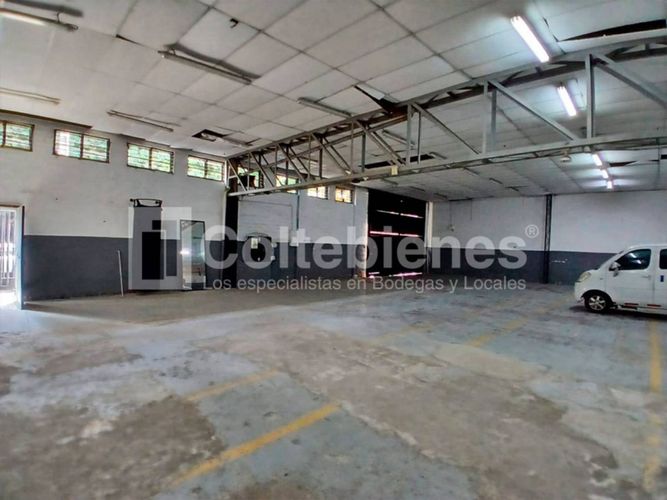 Bodega en venta en El Poblado, Medellín, 507 m² · foto 2 de 13