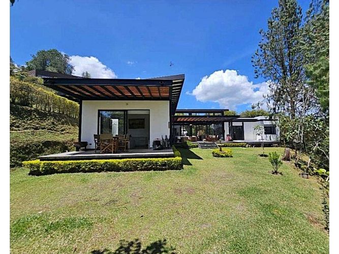 Casa de 3 alcobas en venta en Pantanillo, El Retiro, 320 m² · foto 2 de 10