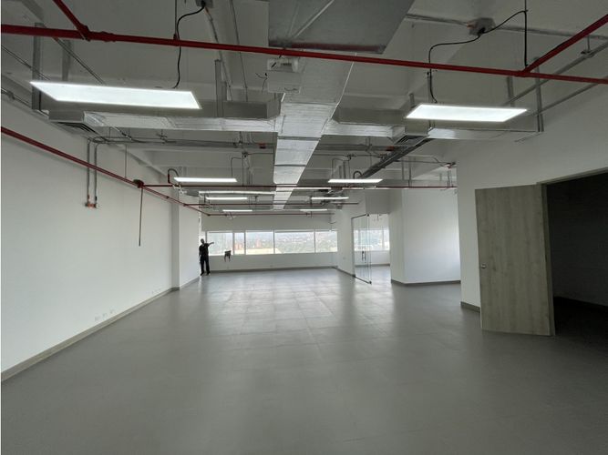 Oficina en venta en Manila, Medellín, 301 m² · foto 3 de 15