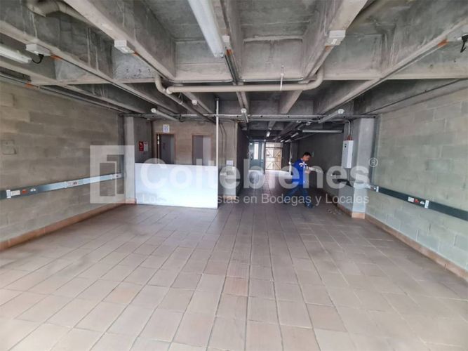 Bodega en arriendo en San Benito, Medellín, 633 m² · foto 3 de 22