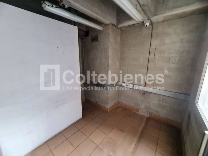 Bodega en arriendo en San Benito, Medellín, 633 m² · foto 6 de 22