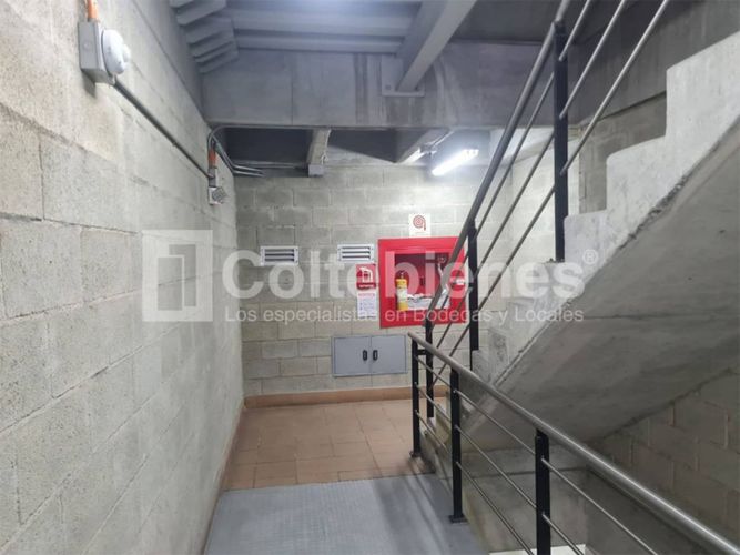 Bodega en arriendo en San Benito, Medellín, 633 m² · foto 9 de 22