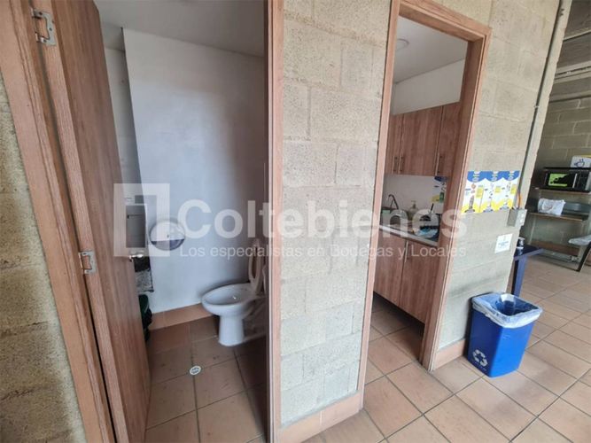 Bodega en arriendo en San Benito, Medellín, 633 m² · foto 14 de 22