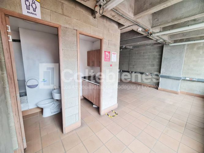 Bodega en arriendo en San Benito, Medellín, 633 m² · foto 18 de 22
