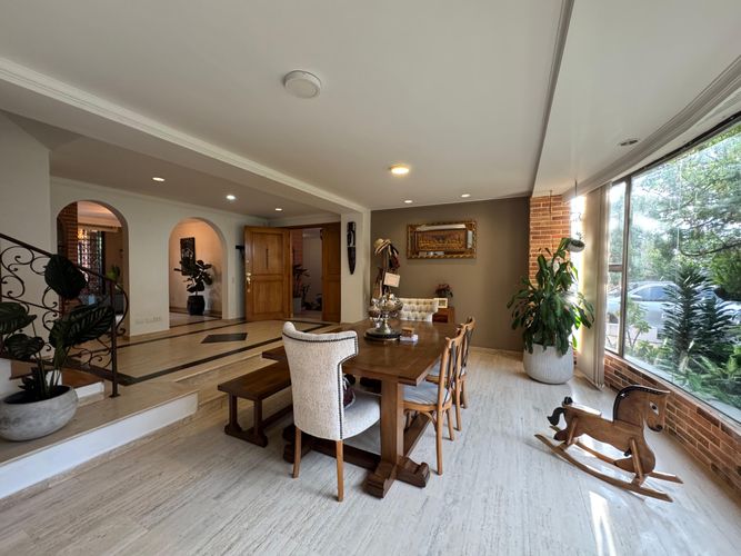 Casa de 3 alcobas en venta en Loma Benedictinos, Medellín, 300 m² · foto 5 de 9