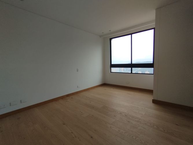 Apartamento de 3 alcobas en arriendo en El Poblado, Medellín, 259 m² · foto 5 de 20