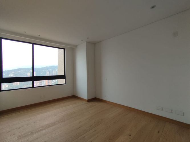 Apartamento de 3 alcobas en arriendo en El Poblado, Medellín, 259 m² · foto 9 de 20