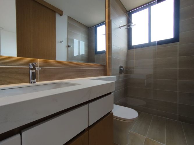 Apartamento de 3 alcobas en arriendo en El Poblado, Medellín, 259 m² · foto 12 de 20