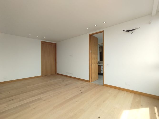 Apartamento de 3 alcobas en arriendo en El Poblado, Medellín, 259 m² · foto 13 de 20