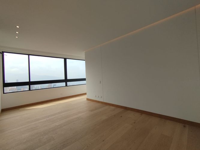 Apartamento de 3 alcobas en arriendo en El Poblado, Medellín, 259 m² · foto 16 de 20
