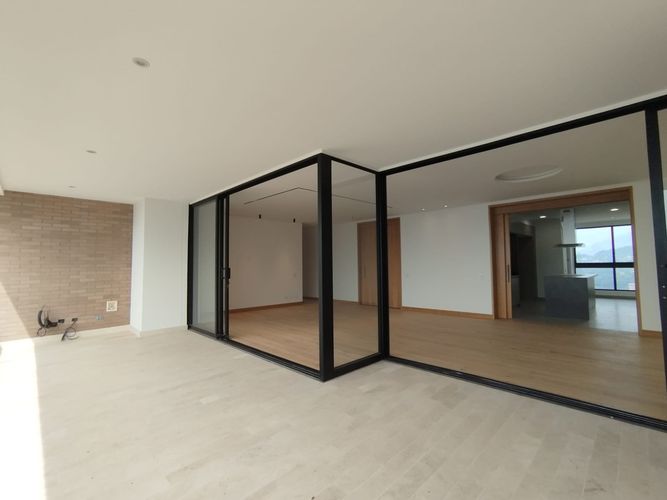 Apartamento de 3 alcobas en arriendo en El Poblado, Medellín, 259 m² · foto 18 de 20