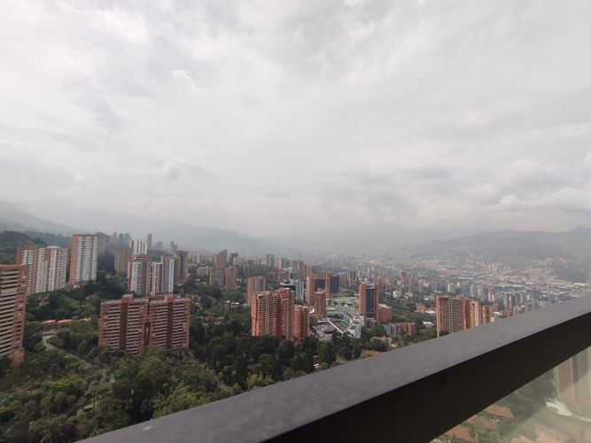 Apartamento de 3 alcobas en arriendo en El Poblado, Medellín, 259 m² · foto 19 de 20