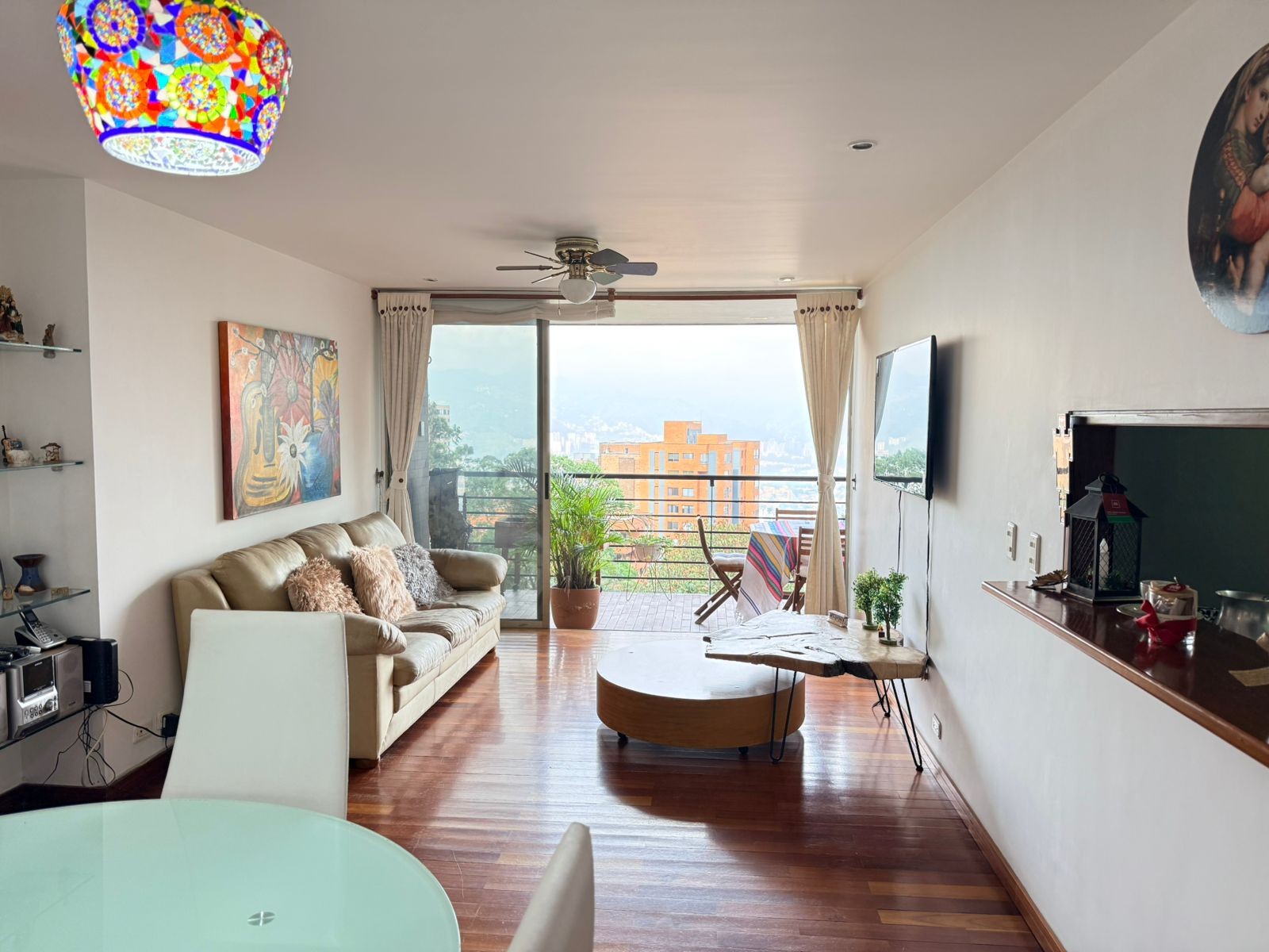 Apartamento en arriendo en El Poblado, Medellín · foto 3 de 18