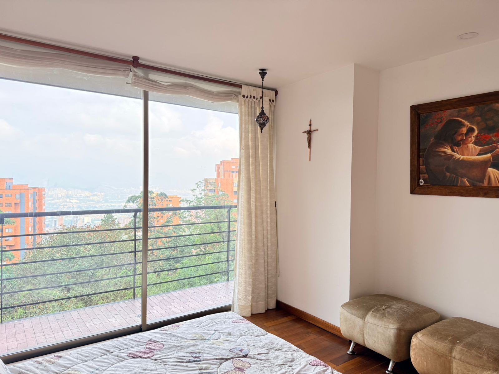 Apartamento en arriendo en El Poblado, Medellín · foto 2 de 18